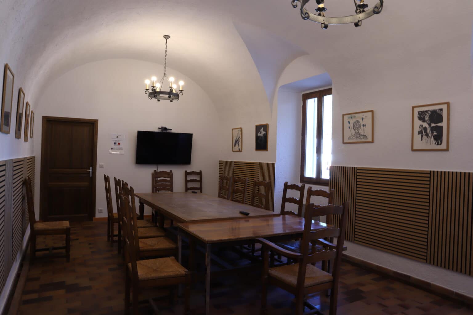 Interieur Salle du conseil 1 ⓒLoucheMaeva