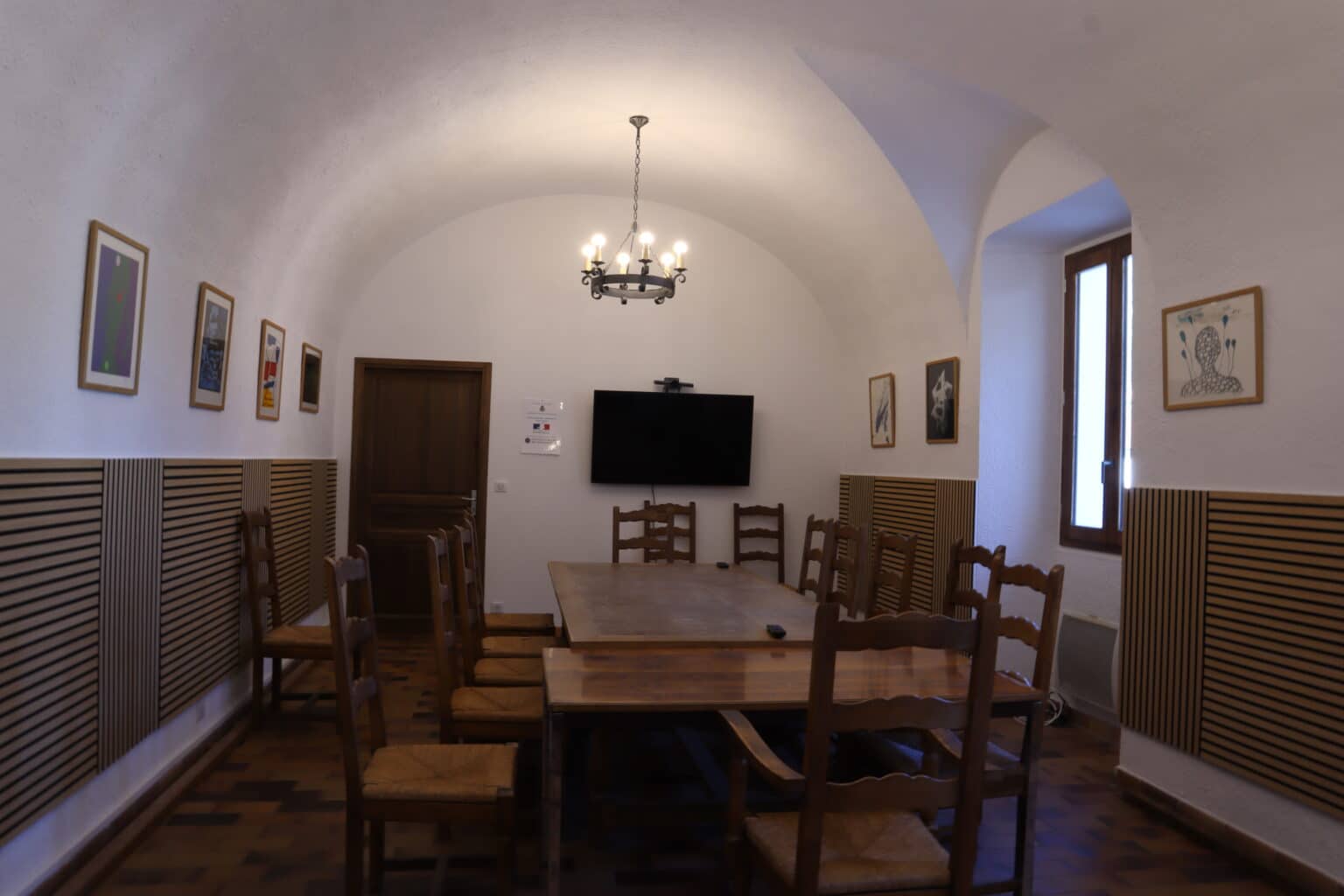 Interieur Salle du conseil 2 ⓒLoucheMaeva